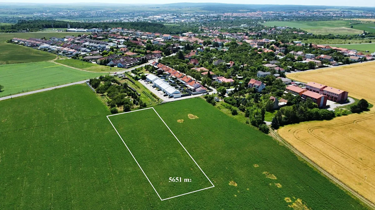 Prodej pole 5651 m²